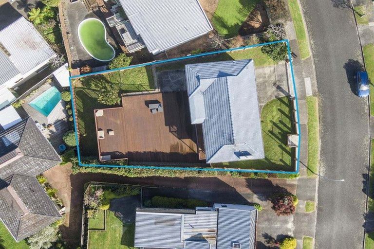 Photo of property in 35 Chatswood Grove, Chatswood, Auckland, 0626