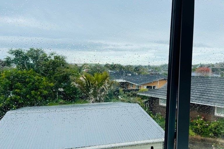 Photo of property in 16 Walworth Avenue, Pakuranga Heights, Auckland, 2010