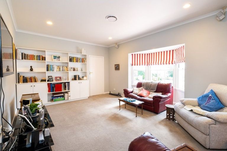 Photo of property in 5 Tauroa Road, Havelock North, 4130