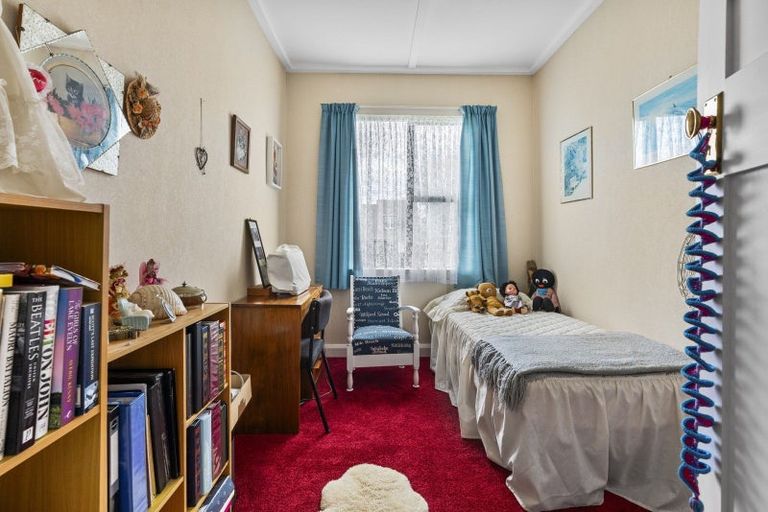 Photo of property in 12 Dunn Street, Egmont Village, 4372