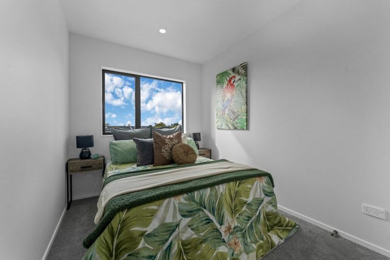 Photo of property in 8/1 Benita Place, Sunnyvale, Auckland, 0612