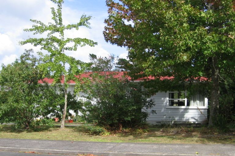 Photo of property in 42 Paragon Avenue, Beach Haven, Auckland, 0626