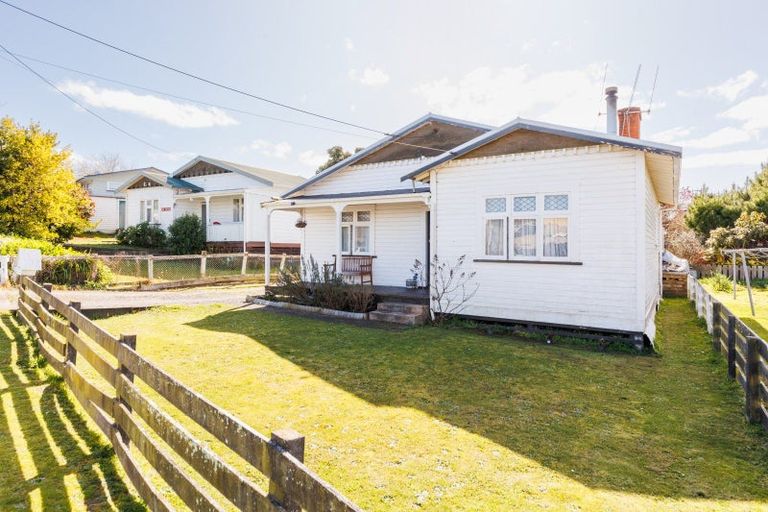 Photo of property in 2 Willis Street, Marton, 4710