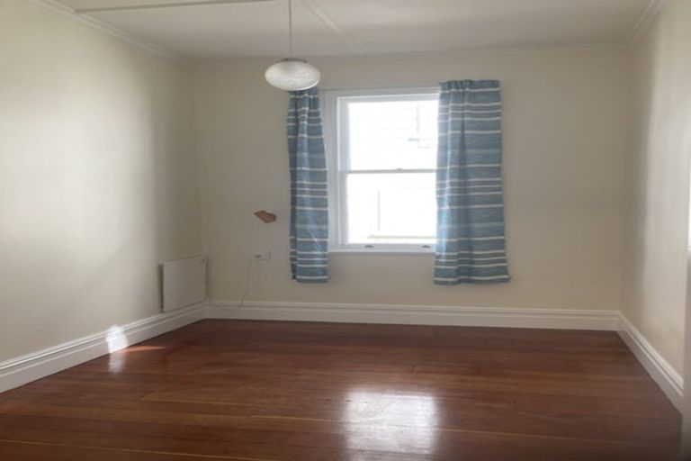 Photo of property in 2 Stanley Street, Berhampore, Wellington, 6023