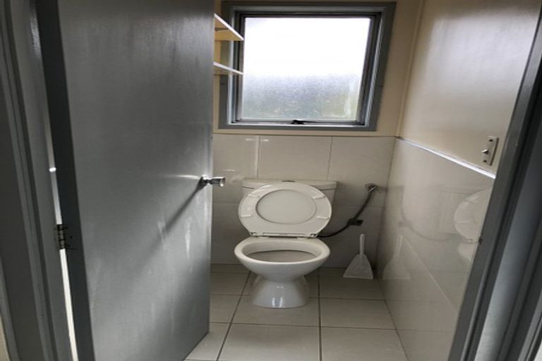 Photo of property in 27 Lisa Rise, Half Moon Bay, Auckland, 2012