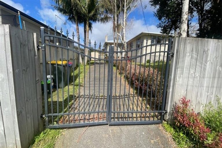 Photo of property in 39 Vera Road, Te Atatu South, Auckland, 0610