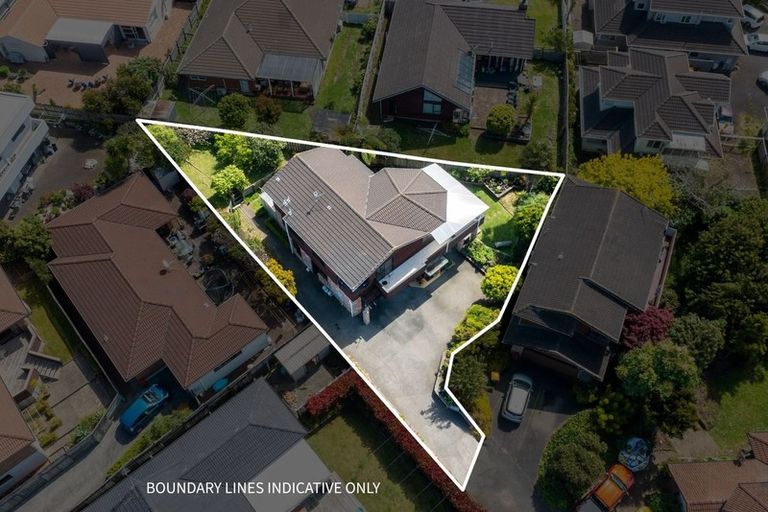 Photo of property in 2/5 Perendale Close, Somerville, Auckland, 2014