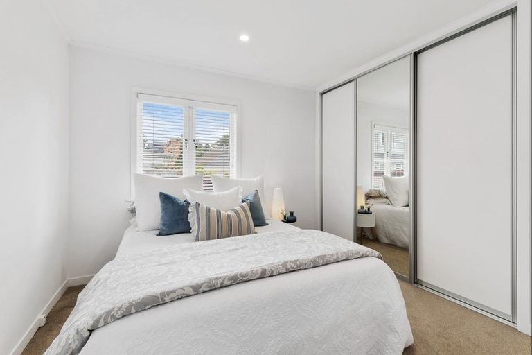 Photo of property in 1/11 Stratford Avenue, Milford, Auckland, 0620