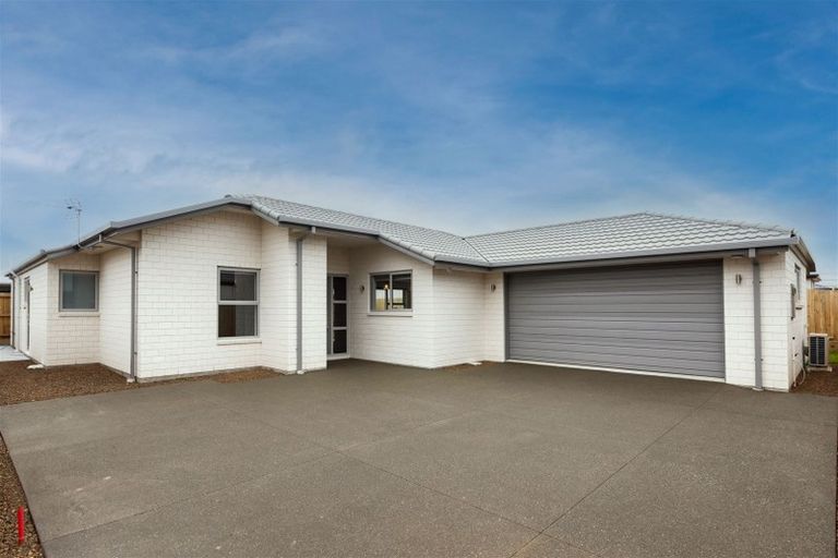 Photo of property in 11 Lussa Close, Broomfield, Christchurch, 8042