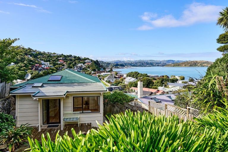 Photo of property in 2 Gordon Road, Plimmerton, Porirua, 5026