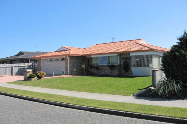Photo of property in 11 Hadleigh Court, Paraparaumu, 5032