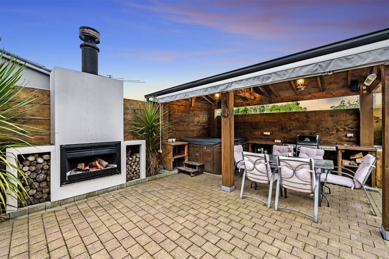 Photo of property in 18 Sample Road, Albany, Auckland, 0632