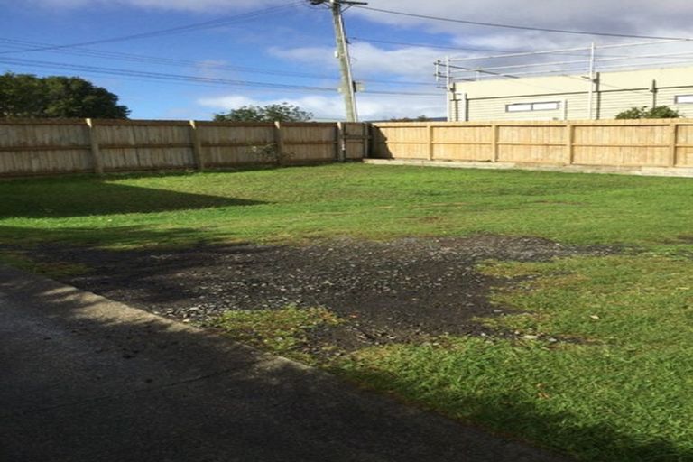 Photo of property in 10 Archibald Road, Kelston, Auckland, 0602