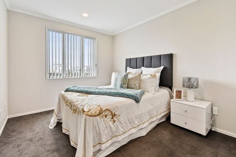 Photo of property in 12 Saddleback Crescent, Papakura, 2110