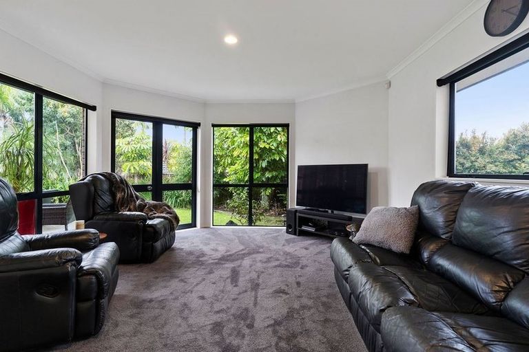 Photo of property in 25 Black Teal Close, Unsworth Heights, Auckland, 0632