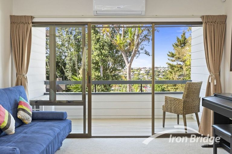 Photo of property in 2/51 Seaton Road, Murrays Bay, Auckland, 0630