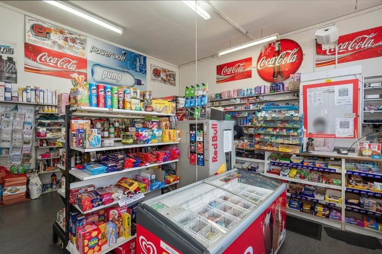 Photo of property in 18 Old Lake Road, Narrow Neck, Auckland, 0624