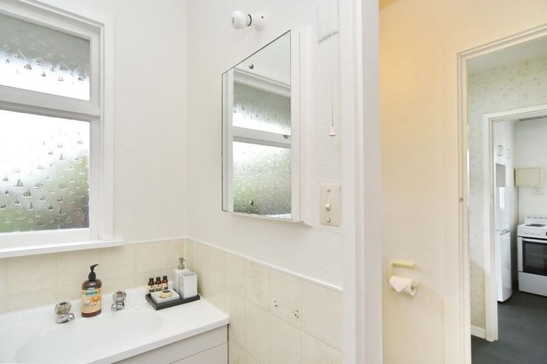 Photo of property in 2/381 Main North Road, Redwood, Christchurch, 8051