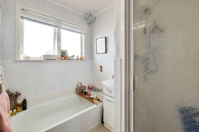 Photo of property in 11 Chequers Avenue, Glenfield, Auckland, 0629