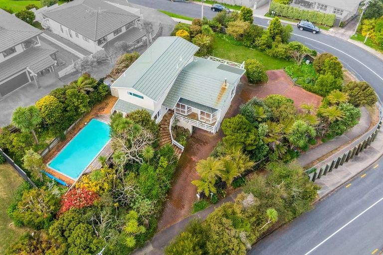 Photo of property in 6 Dewsbury Terrace, Castor Bay, Auckland, 0620