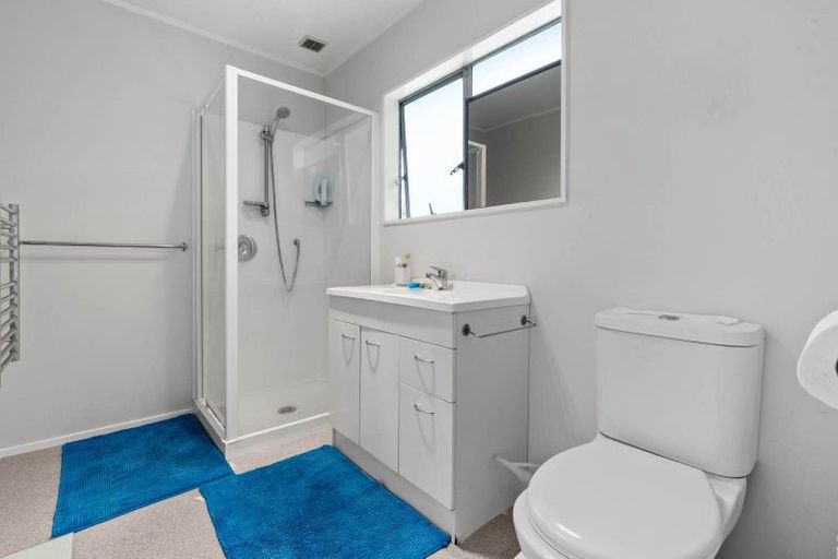 Photo of property in 1/20 Challen Close, Conifer Grove, Takanini, 2112