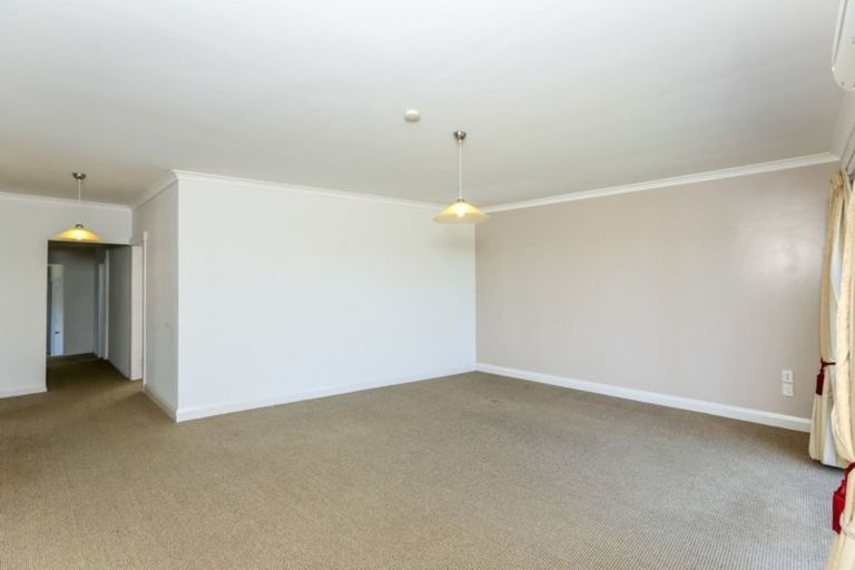 Photo of property in 421 Mangorei Road, Highlands Park, New Plymouth, 4312
