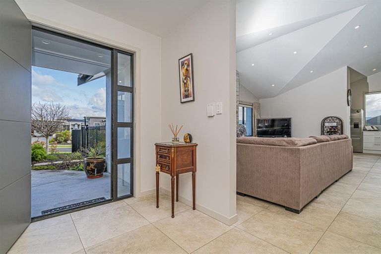 Photo of property in 1 Topping Place, Whitianga, 3510