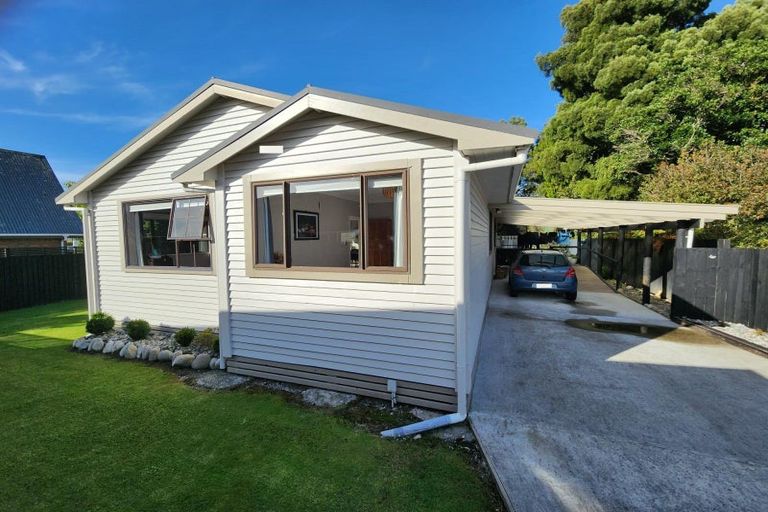 Photo of property in 33 Domett Street, Westport, 7825