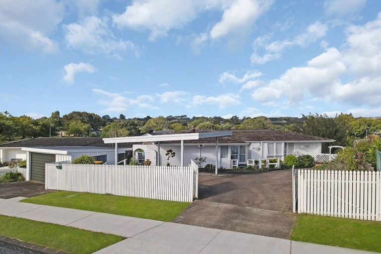Photo of property in 3 Hamilton Drive, Waiuku, 2123
