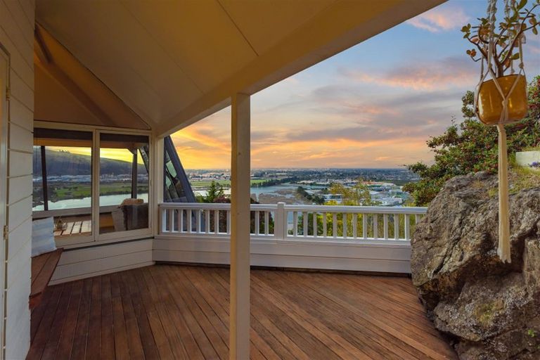 Photo of property in 2 Hobday Lane, Mount Pleasant, Christchurch, 8081