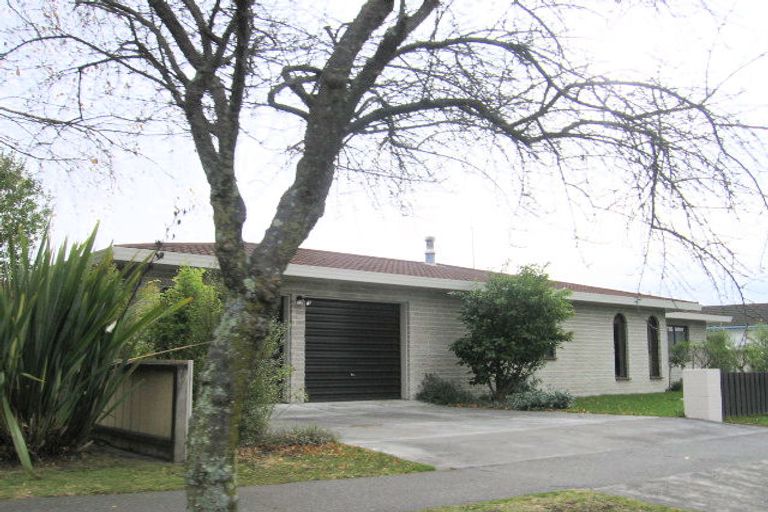 Photo of property in 4 Hetley Crescent, Taradale, Napier, 4112