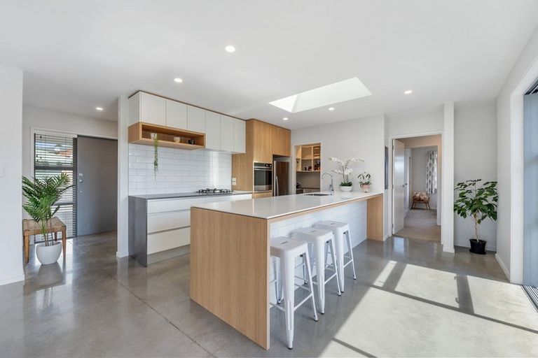 Photo of property in 6 Greenridge Lane, Merrilands, New Plymouth, 4312