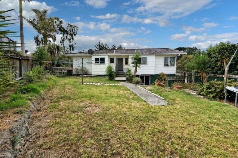 Photo of property in 14 Aldern Road, Massey, Auckland, 0614