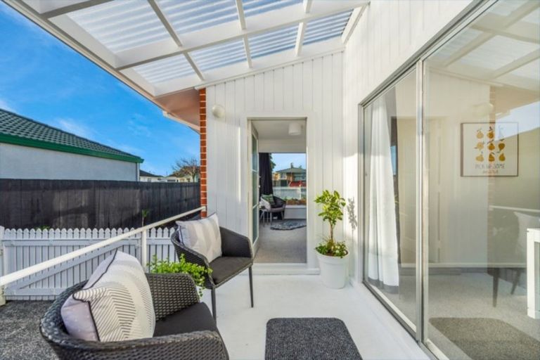 Photo of property in 42 Storey Avenue, Forest Lake, Hamilton, 3200