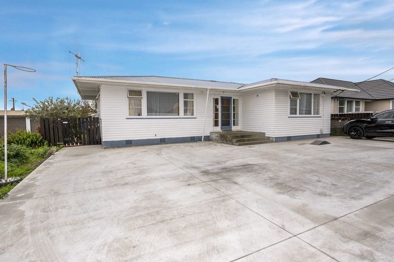 Photo of property in 51 Power Street, Levin, 5510