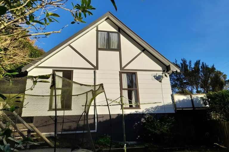 Photo of property in 62 Colchester Crescent, Newlands, Wellington, 6037