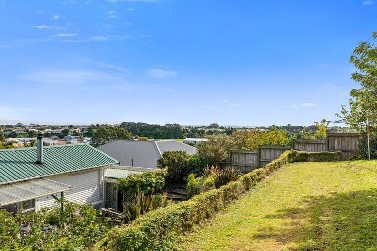 Photo of property in 41 Queens Road, Glen Avon, New Plymouth, 4312