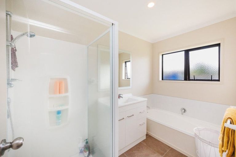 Photo of property in 15 Chestnut Close, Kelvin Grove, Palmerston North, 4414