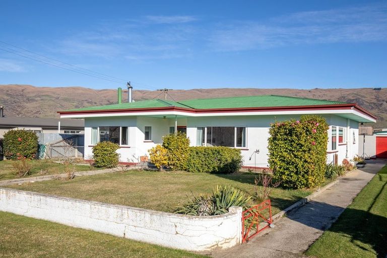 Photo of property in 301 Roxburgh Road East, Roxburgh East, Roxburgh, 9571