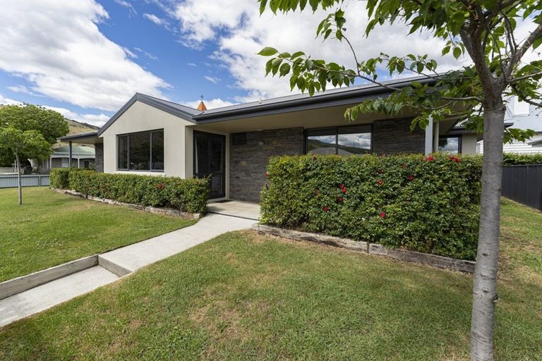 Photo of property in 1 Sligo Street, Cromwell, 9310