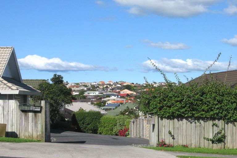 Photo of property in 2/60 Whitford Road, Botany Downs, Auckland, 2014
