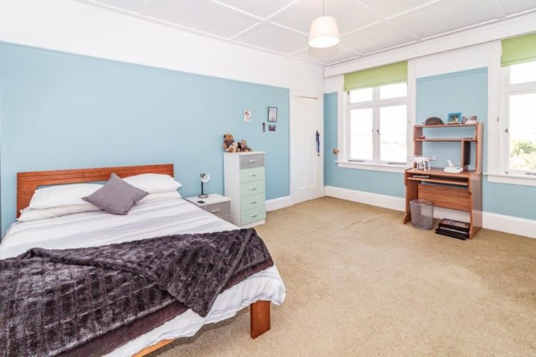 Photo of property in 2 Tulloch Street, Saint Johns Hill, Whanganui, 4500