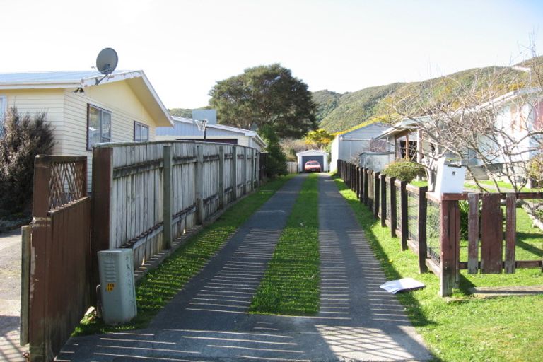 Photo of property in 5 Wicklow Grove, Wainuiomata, Lower Hutt, 5014