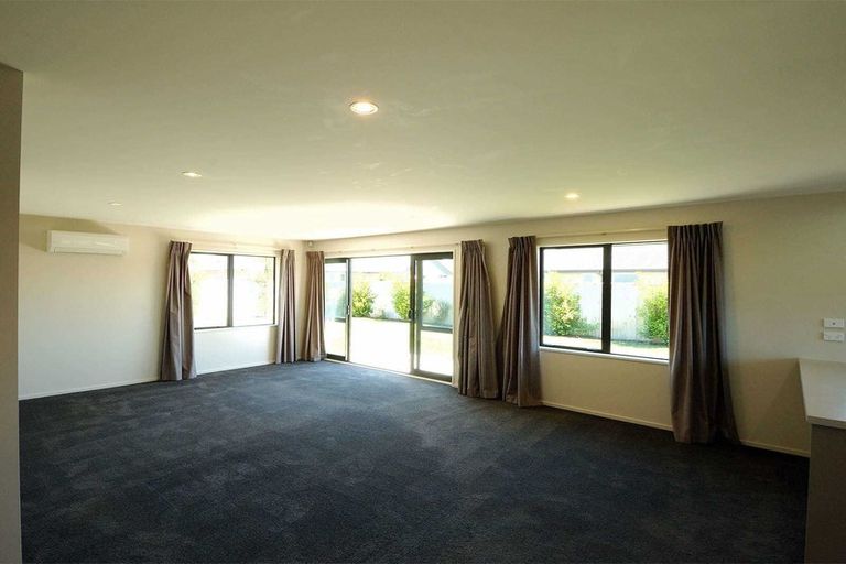 Photo of property in 17 Sequoia Way, Rangiora, 7400