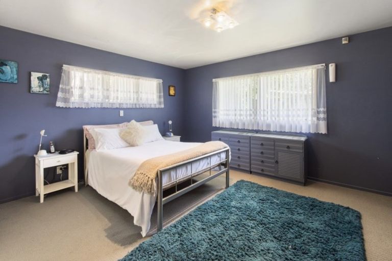 Photo of property in 21 Gardone Terrace, Conifer Grove, Takanini, 2112