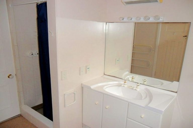 Photo of property in 2/28 Grant Road, Thorndon, Wellington, 6011