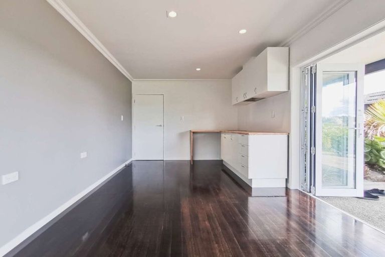 Photo of property in 2/5 Nigel Road, Browns Bay, Auckland, 0630