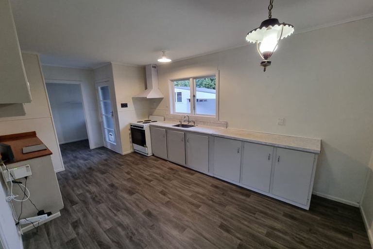 Photo of property in 6 Hereford Street, Te Atatu Peninsula, Auckland, 0610