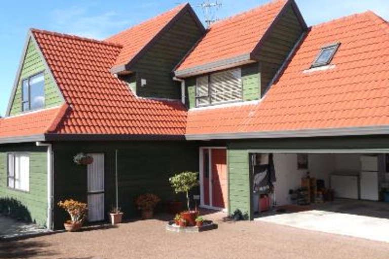 Photo of property in 2/6 Wernham Place, Northcote, Auckland, 0626