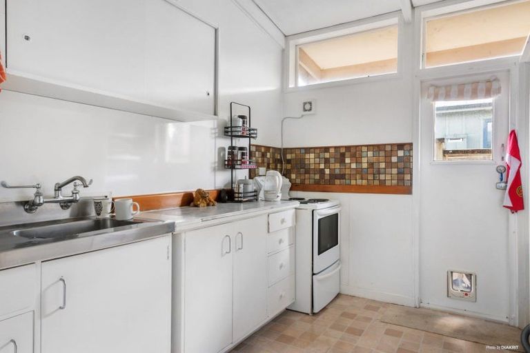 Photo of property in 17 Rock Isle Road, Torbay, Auckland, 0630